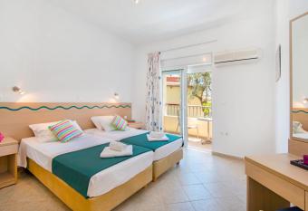 Hidden Garden has Balcony rooms