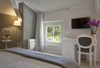 B&B Villa Anna has rooms with a private hot tub