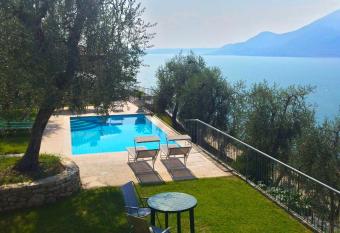 Agricampeggio Relax (Campsite) allows 18 year olds to book a room