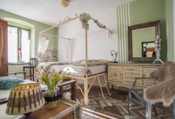 Nomi Dream Box has Smoking rooms