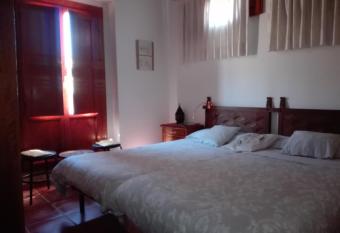 La Casa de la Vila has Balcony rooms