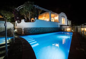 Villa Mascia has Balcony rooms