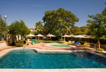 La Cueva Park has Balcony rooms