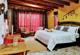 Hotel & Cava La Parroquia allows 18 year olds to book a room