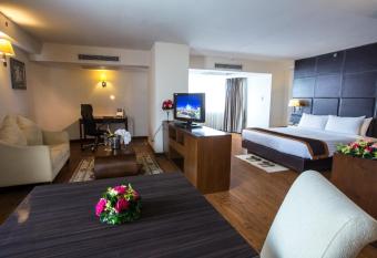 Furama Chiang Mai has rooms with a private hot tub