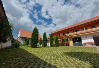 Pensiunea Keisd allows 18 year olds to book a room