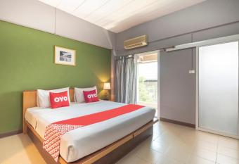 Plai And Herbs Suvarnabhumi Airport has Balcony rooms