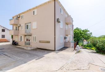 Ana Apartment allows 18 year olds to book a room