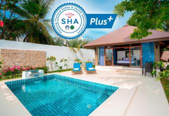 Dhevan Dara Resort & Spa Hua Hin - Pool Villa has rooms with a private hot tub