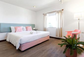 Parasol Inn Chiang Mai Old City Hotel - SHA Plus allows 18 year olds to book a room