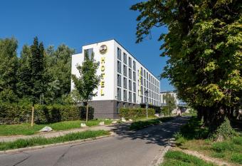 B&B Hotel Konstanz allows 18 year olds to book a room