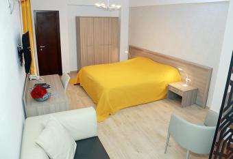 Parliament Square has Balcony rooms