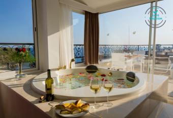 Wise Hotel & Spa - Adults Only allows 18 year olds to book a room