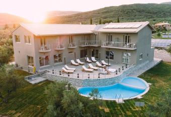 Socrates Organic Village - Wild Olive has Balcony rooms