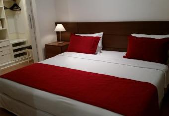 The Landmark Residence - Oficial has rooms with a private hot tub