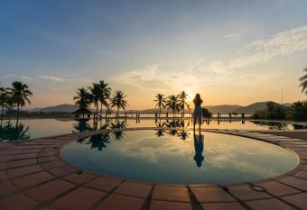 Kaengkrachan Boathouse Paradise Resort has Balcony rooms
