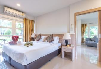 The Legacy River Kwai Resort has Balcony rooms