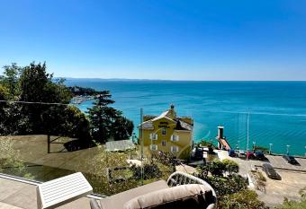 Maximilian Suites has rooms with a private hot tub