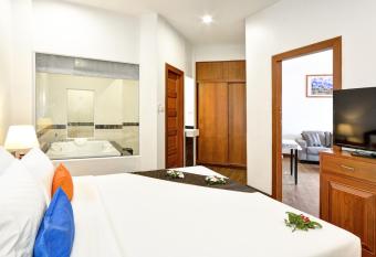 Aloha Resort has Balcony rooms