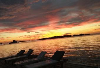Isla Los Erizos EcoHouse has Balcony rooms