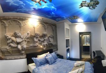 Amelia Boutique Hotel allows 18 year olds to book a room