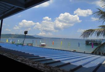 Blue Rock Resort has Smoking rooms