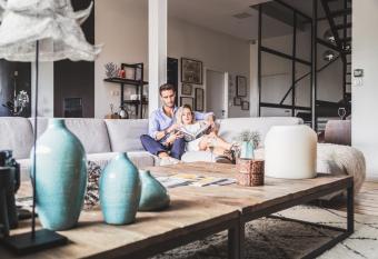 Maison d H  tes  allows 18 year olds to book a room