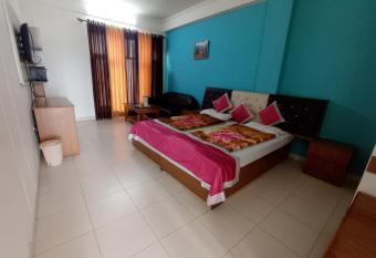 Hotel Himsagar has Smoking/Balcony rooms