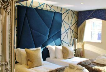 Boutique By Browns has Balcony rooms