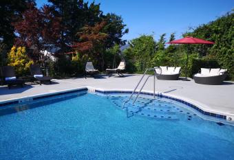 Bay Watch Hotel and Marina has Balcony rooms