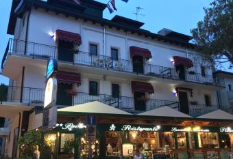 Residence Beverly allows 18 year olds to book a room