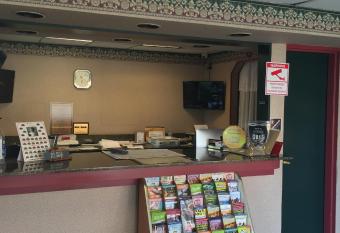 Express INN allows 18 year olds to book a room