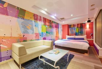 HOTEL LOVE has rooms with a private hot tub