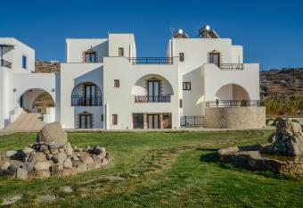 Mateus 2 has Smoking/Balcony rooms