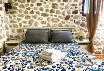 Una Apartments has Balcony rooms