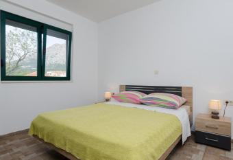 Apartments Leo has Balcony rooms