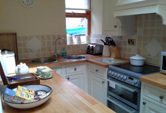 courtyard cottage allows 18 year olds to book a room