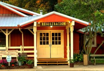 Brown County Inn has Balcony rooms