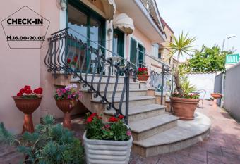 Hotel La Villetta allows 18 year olds to book a room