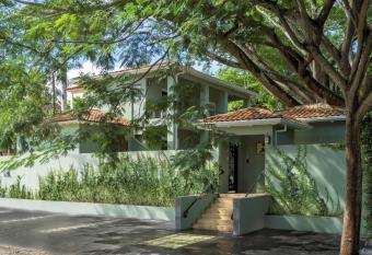 Hotel Casa Leona allows 18 year olds to book a room