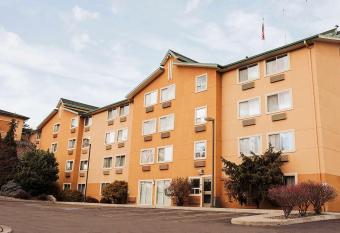 La Quinta Inn & Suites by Wyndham Yakima Downtown allows 18 year olds to book a room