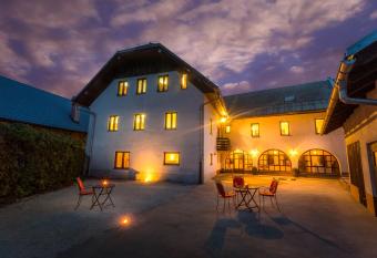 1A Adventure Hostel allows 18 year olds to book a room