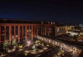 Van der Valk Hotel Middelburg has rooms with a private hot tub