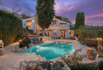 La Bergerie has Balcony rooms