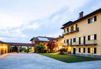 Cascina Belmonte allows 18 year olds to book a room