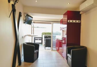 Naturist Village Studio Port Nature allows 18 year olds to book a room