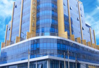 Swan Hotel has Balcony rooms