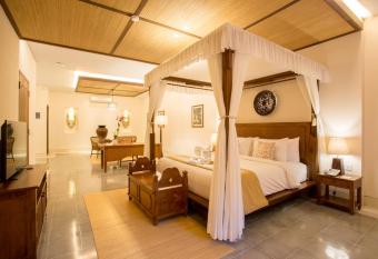 Visesa Ubud Resort has rooms with a private hot tub