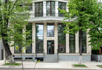 Thomas Albert has Balcony rooms