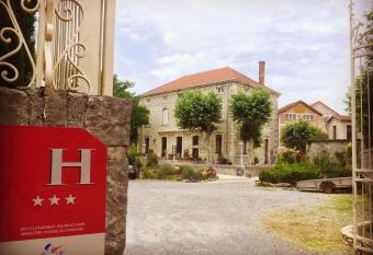 Hotel Savel allows 18 year olds to book a room